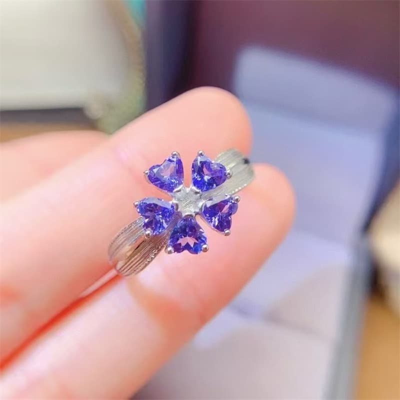 誕生石ジュエリー 小花が輝く誕生石リング