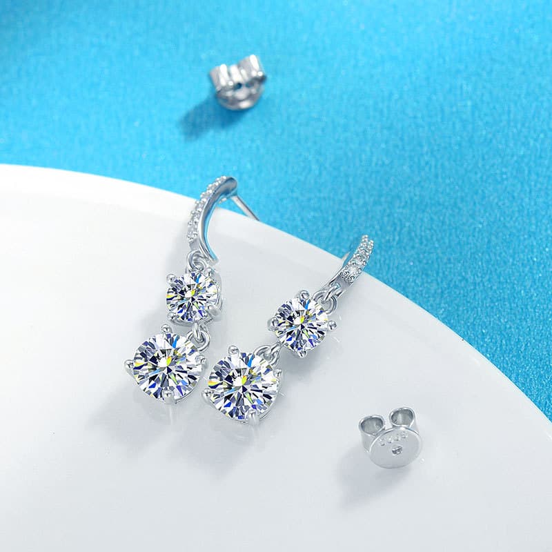 誕生石ジュエリー 天使の雫 揺れるダイヤモンドピアス